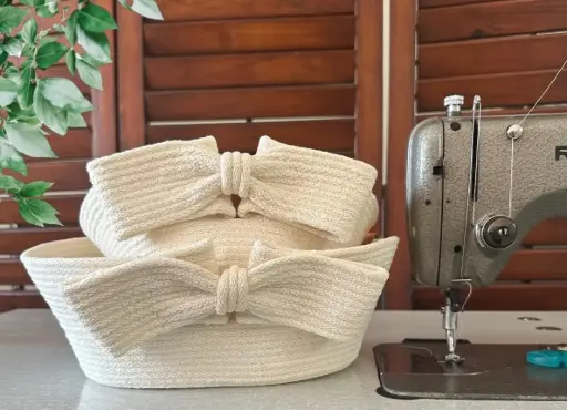 Cesta elegante con lazo
