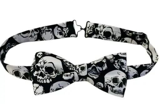 Bow tie with skulls